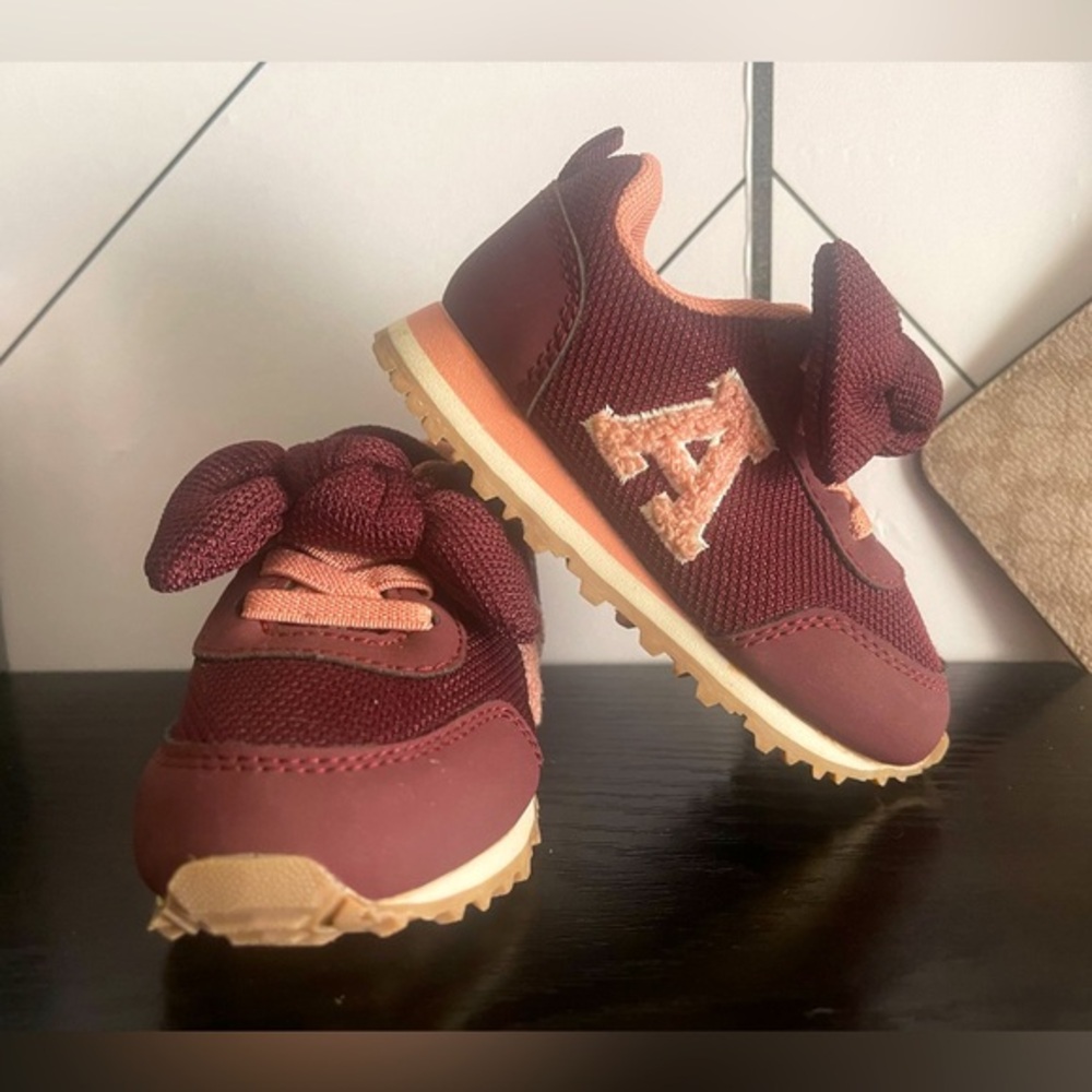 NWOT H&M GIRL ‘A’ BOW SNEAKERS